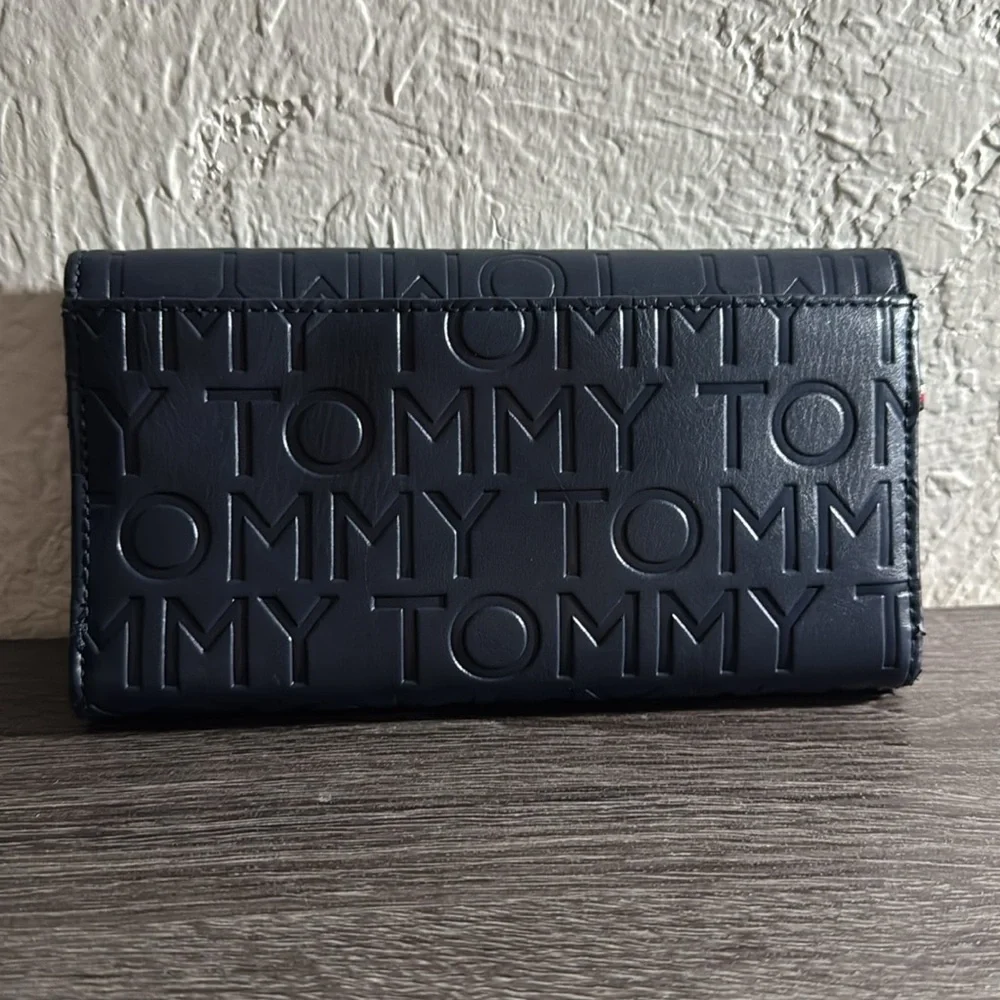 Tommy Hilfiger Monogram Wallet Women’s - Picture 3 of 5